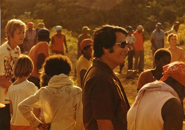 Jim Jones blant tilhengere i 1978.
 Foto: Peoples Temple / Jonestown Gallery