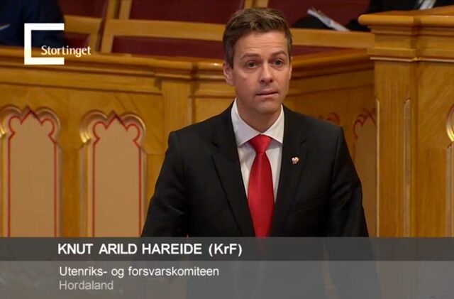 – Jeg er veldig, veldig glad for det budskapet som statsministeren her sender, presiserte Knut Arild Hareide etter Solbergs første innlegg.
 Foto: Stortinget