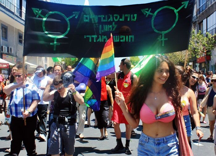 Gay Pride Parade i Tel Aviv er en storslagen fest for tilreisende og fastboende. Og ikke bare for lesbiske, homofile, biseksuelle, transkjønnede og queers, men like mange heterofile israelere som støtter kravet om rett til å inngå borgerlig ekteskap - for både homofile og heterofile.
 Foto: Frida Sebina Skatvik
