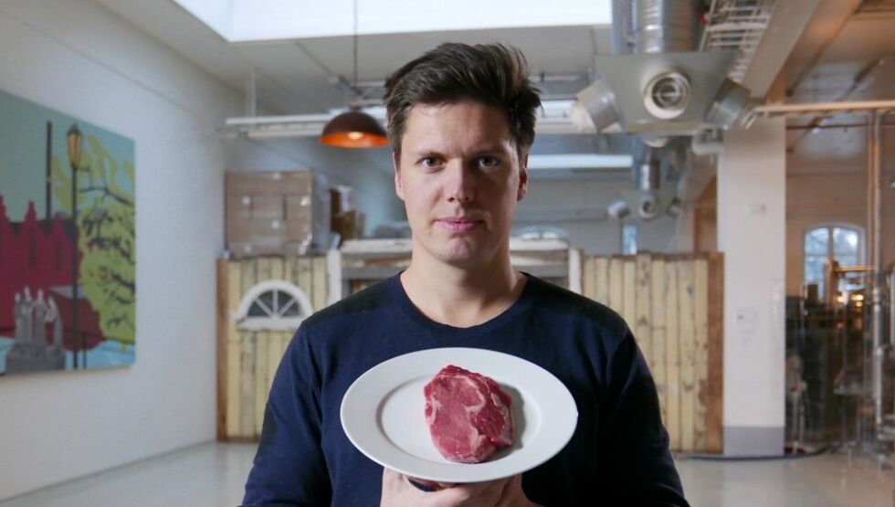 Hvor klimavennlig er det egentlig å spise kjøtt? spør Andreas Wahl i den nye sesongen av Folkeopplysningen.
 Foto: TeddyTV