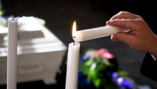 Kantor: Kirken bør drive begravelsesbyrå
