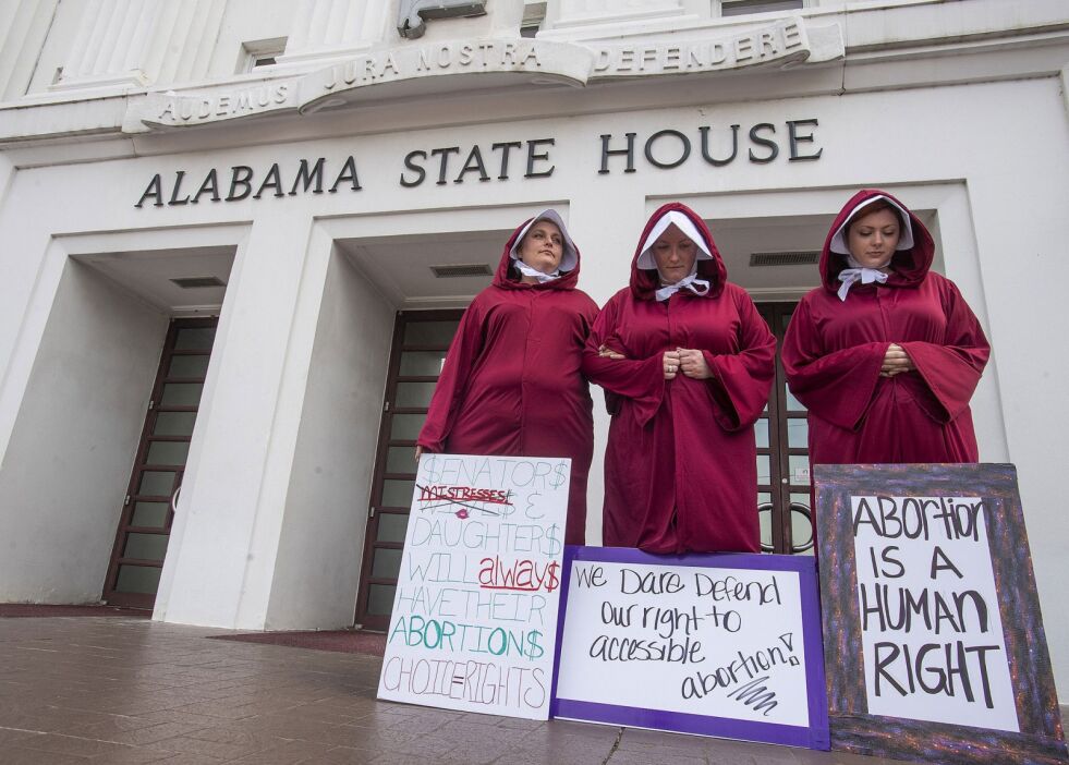 Demonstrasjoner utenfor kongressbygningen i Alabama da deltaten vedtok å totalforby abort i mai.
 Foto: Mickey Welsh/Advertiser/USA Today Network/Sipa USA