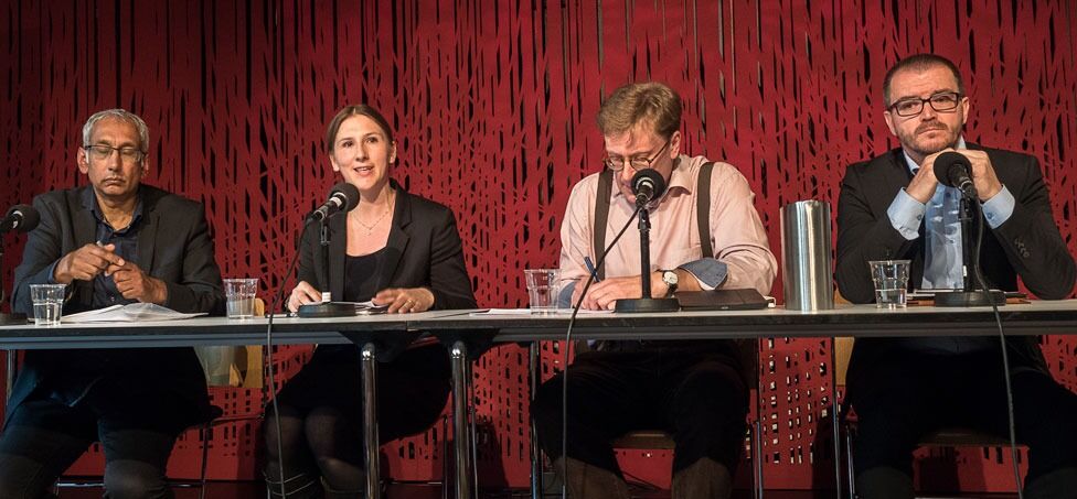 Etter innlegget debatterte Malik saken med Marta Bivand Erdal, Åsmund Kalheim og Senaid Kobilica.
 Foto: Arnfinn Pettersen