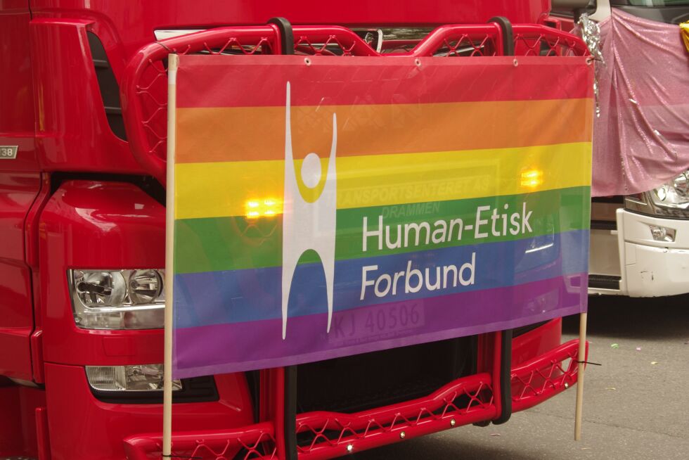 Human-Etisk Forbund og Humanistisk Ungdom hadde for første gang felles flåte i Pride-toget
 Foto: Aslaug Olette Klausen