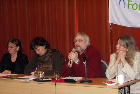 Lars Gule hadde ikke panelflertallet med seg i sitt prinsipielle forsvar for religionsfriheten. Fv: Hege Skjeie, Marianne Borgen, Lars Gule og Beate Gangås.