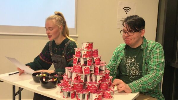 Det oppstod en kort og blytung stillhet etter hvert navn som ble ropt opp