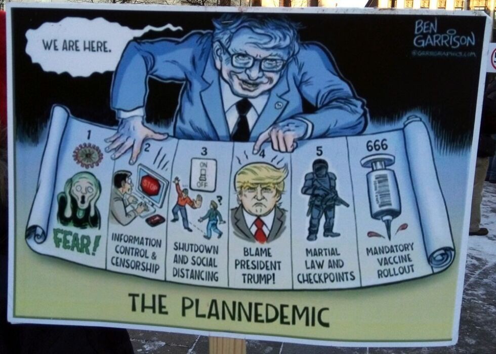 Slik henger «The Plannedemic» sammen, ifølge den høyrevridde, amerikanske tegneren Ben Garrison, som en eldre kvinne har omgjort til plakat i anledning demonstrasjonen.
 Foto: John Færseth