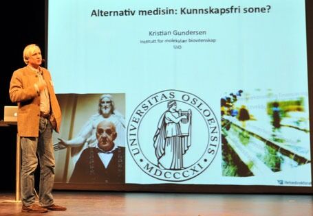 Kristian Gundersen dissekerte alternativmedisin og Snåsamann-hysteri. Foto: Alvin Brattli.
