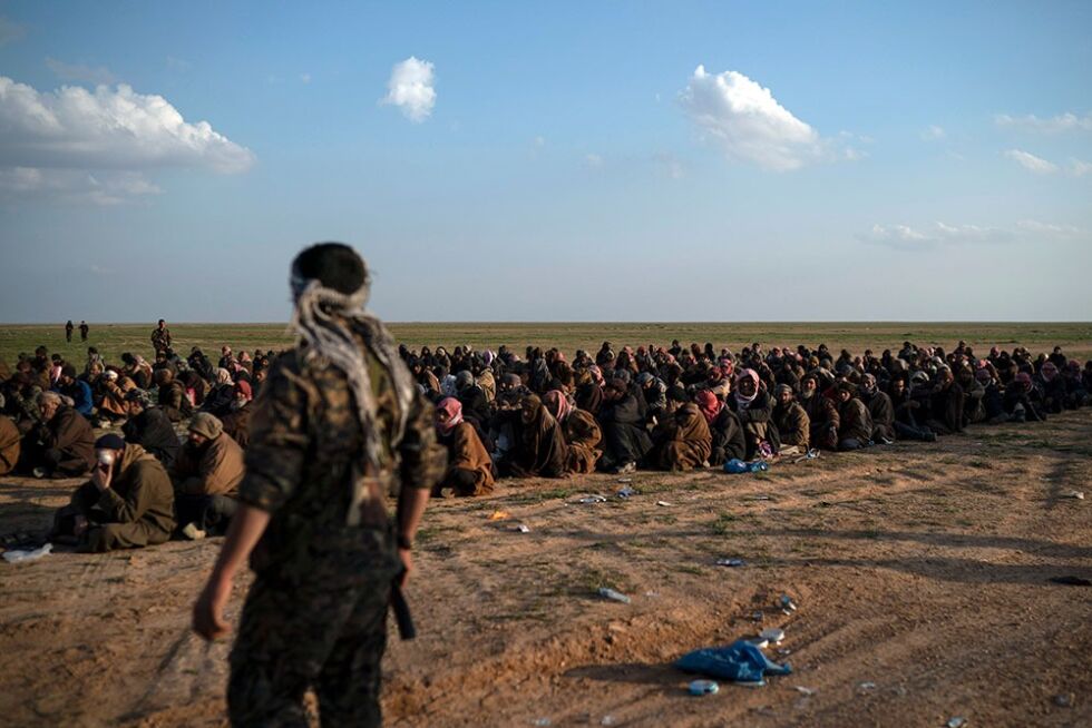 De kurdiskledede SDF-styrkene holder titusenvis av krigsfanger nordøst i Syria.
 Foto: AP / NTB scanpix