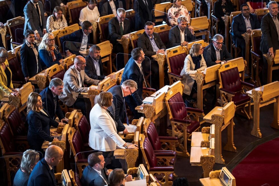 Bioteknoligiavstemming Stortinget tirsdag 26. mai. I midten ser vi parlamentarisk leder i KrF, Hans Fredrik Grøvan, avgi sin stemme, men flertallet gikk ikke hans vei.
 Foto: NTB-Scanpix