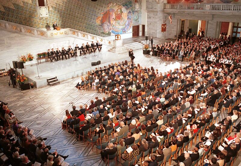 I 2001 arrangerte Human-Etisk Forbund en storslått jubileumsseremoni, med utenlandske og kongelige gjester, samt utdanningsminister og byrådsleder i Oslo tilstede. Seremonien ble også overført på NRK TV.
 Foto: Arkiv