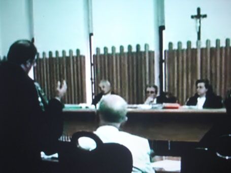 Ankerettssaken mot Luigi Tosti foregikk også under korsets tegn. Foto fra CBC-dokumentaren.