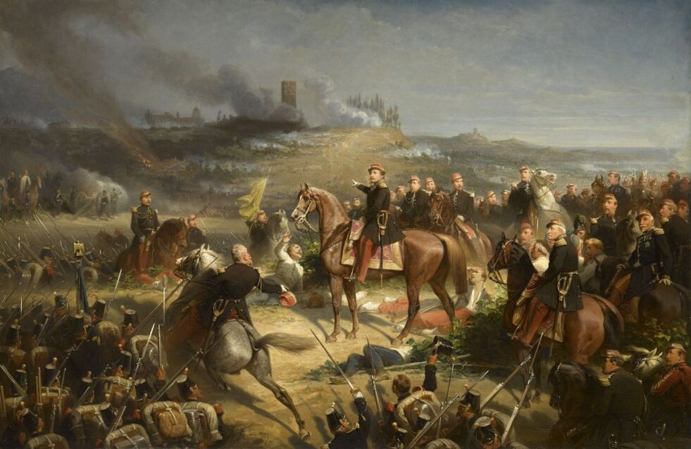 Over 200 000 soldater stod mot hverandre, nær 40 000 lå døde, døende eller skadde tilbake etter slaget ved Solferino 24. juni 1859. På maleriet er Napoleon III avbildet i ledelsen av sine menn.
 Foto: Adolphe Yvon/wikimedia commons