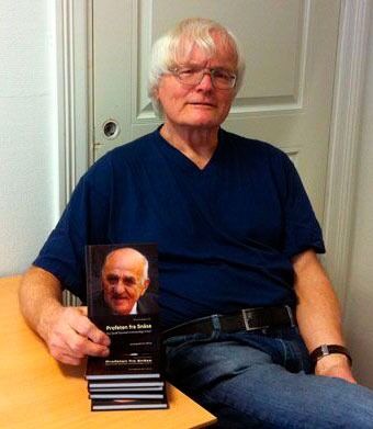 Ronnie Johanson da den forrige boken, «Profeten fra Snåsa: Har Snåsamannen overnaturlige evner?» kom ut i 2012. Denne gangen er spørsmålsteget fjernet og tonen er skjerpet: «Snåsamannen: Helbredelsene - spådommene - løgnene».
 Foto: Even Gran