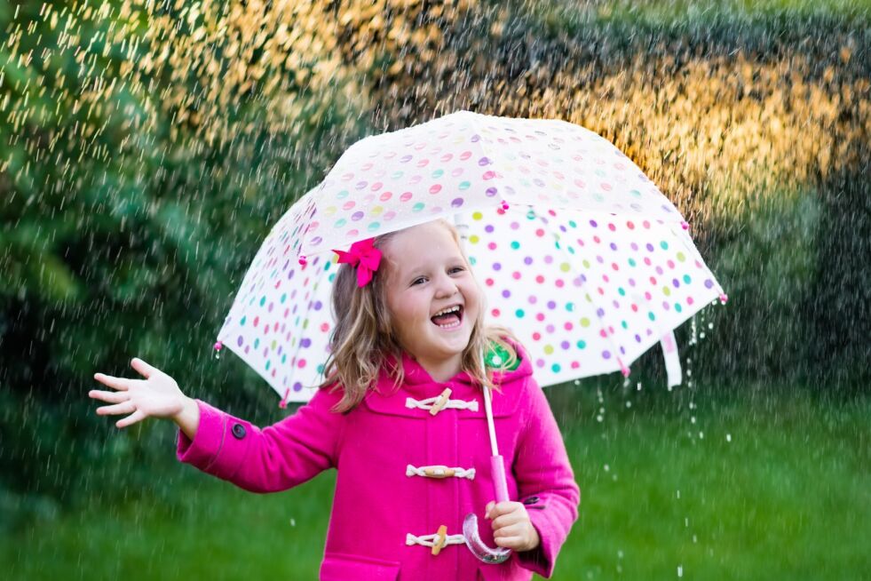 Stoisk i møte med regn: Vi unngår å bli sinte og indignerte når regnet plasker ned hvis vi forventer at det regner en gang i blant.
 Foto: NTB-Scanpix/Shutterstock