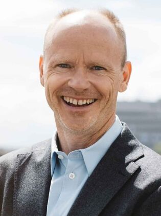 Vaksinert: Sosiolog og programleder for NRK-serien «Sånn er Norge», Harald Eia, mener det at norsk byråkrati fungerer godt og er lite korrupt, sikrer gjensidig menneskelig tillit og dermed motstandsdyktighet mot konspirasjonsteorier.