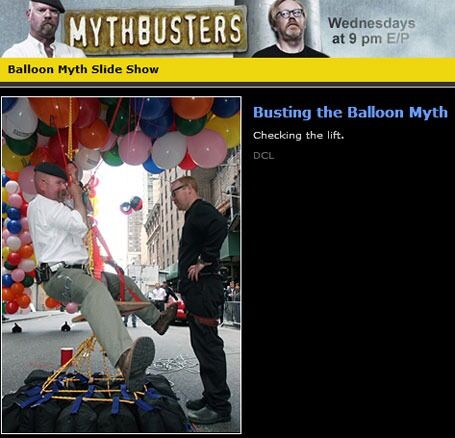 7000 heliumballonger måtte Mythbusters bruke for å løfte Jamie Hyneman fra bakken. - Litt flere enn i tegneseriene, kommenterer de. Se bildeserien.
