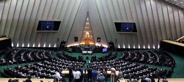 Flere kvinner enn prester i Irans nye parlament