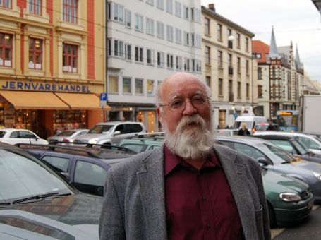 Daniel Dennett har vært på norgesbesøk. Her i Bogstadveien i Oslo.