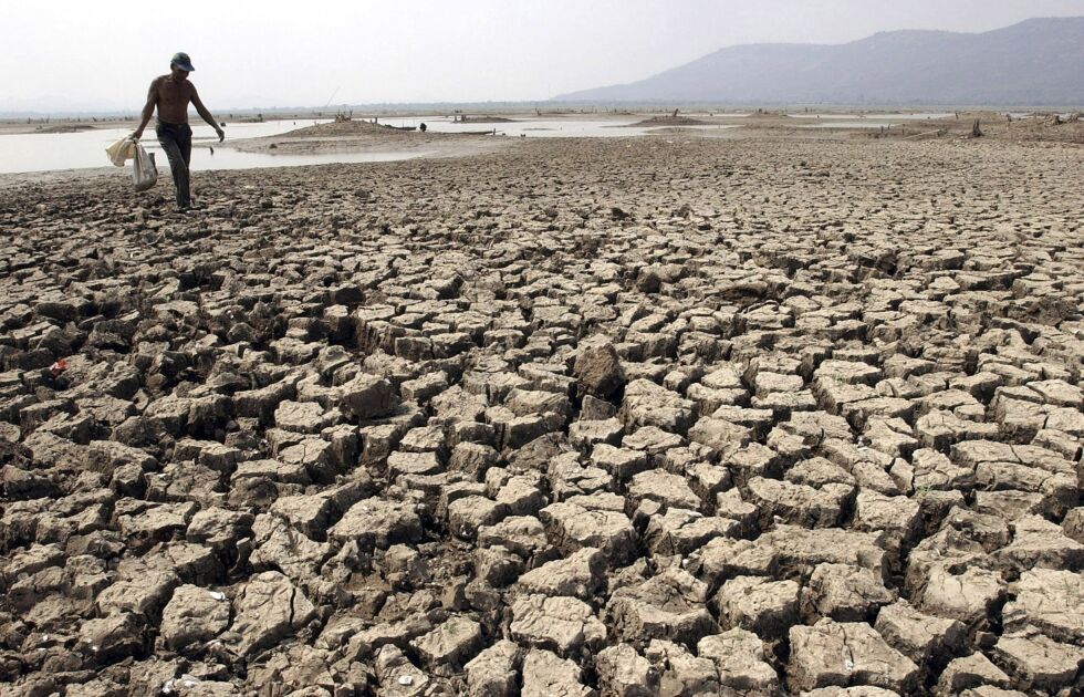 Småbønder i Afrika, Asia og Latin-Amerika står forsvarsløse i møte med økende tørke og regn som følge av klimaendringene. Støtte fra rike land til klimatilpasningstiltak er i stor grad uteblitt.
 Foto: NTB/AP/Apichart Weerawong