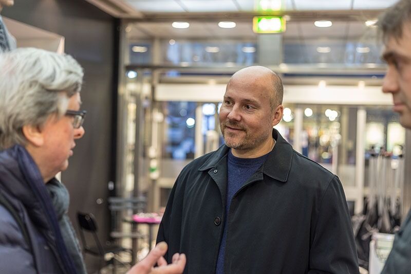 Fritanke.nos journalist Morten Fastvold i samtale med Anthony Magnabosco i Oslo på lørdag.
 Foto: Dea-Renate Miranda