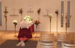 Dette livssynsnøytrale seremonirommet i Trondheim blir i over 80 prosent av tilfellene brukt som kirke. Les mer i HEFs brosjyre om livssynsnøytrale seremonirom (pdf).