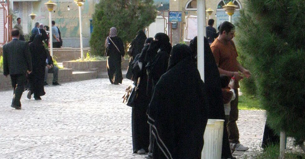 Saudiarabiske kvinner i en moske i 2013.
 Foto: Wikimedia commons @ Sonia Sevilla