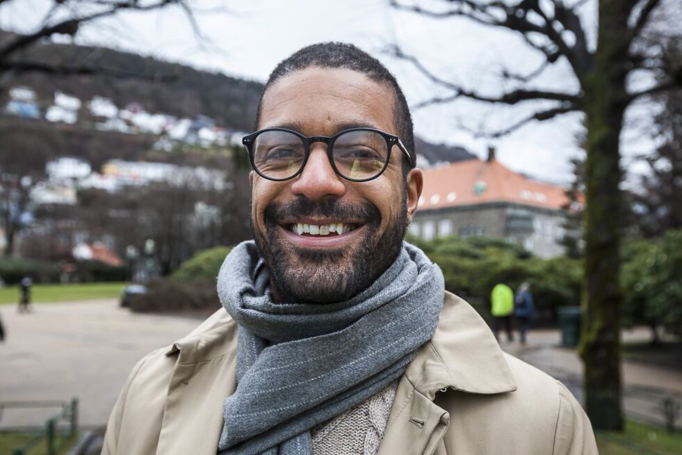 Født og oppvokst i Bergen, men med en far fra Nigeria, har Christian Olowo alltid vært opptatt av identitet og hva det betyr å være norsk.
 Foto: Otto von Münchow