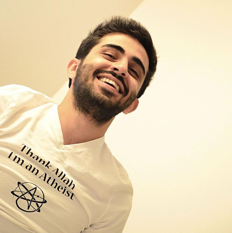 – For muslimer er det å gå med denne t-skjorta som å gå med et hakekors, sa Amed Sherwan. Han ble fengslet for sin ateisme i Irak, og fortalte om trakassering fra muslimer i Tyskland også.
 Foto: Prithu Sanyal