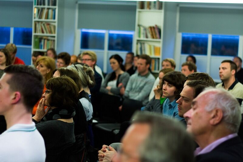 Møtet var godt besøkt, og mange engasjerte seg også i diskusjonen.
 Foto: Dan-Raoul Husebø Miranda