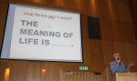 Filosof Richard Norman avsluttet konferansen med et foredrag om meningen med livet - intet mindre.  Foto: Even Gran