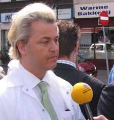 Geert Wilders, leiar av det nederlanske "Fridomspartiet" står for retten tiltalt for diskrimering, og for å ha sådd hat mot muslimar og innvandrarar. Foto: Wikipedia