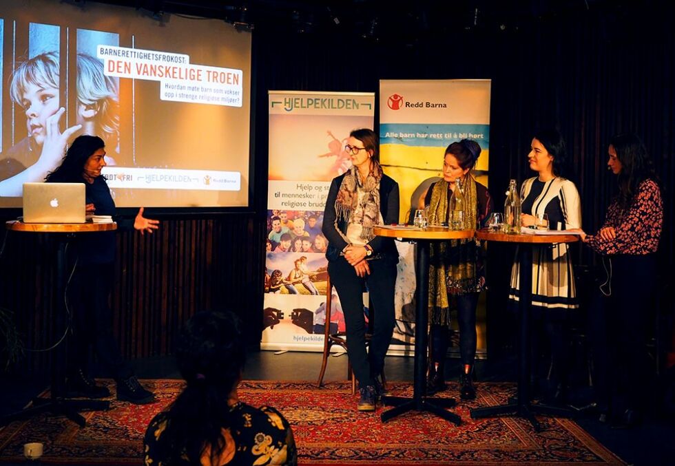 Shabana Rehman ledet debatten mellom Kari Henriksen, Rebecca Annesdatter, Minela Košuta og Kari Halstensen.
 Foto: Even Gran