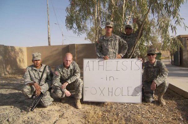 "Det er ingen ateister i skyttergravene" (no atheists in foxholes) er et amerikansk ordtak. Men det ER det, understreker denne gjengen, samt organisasjonen Military Association of Atheists & Freethinkers”