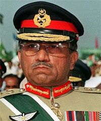 Pervez Musharraf kom til makten i Pakistan gjennom et militærkupp i 1999. Han er både president og overhode for hæren.