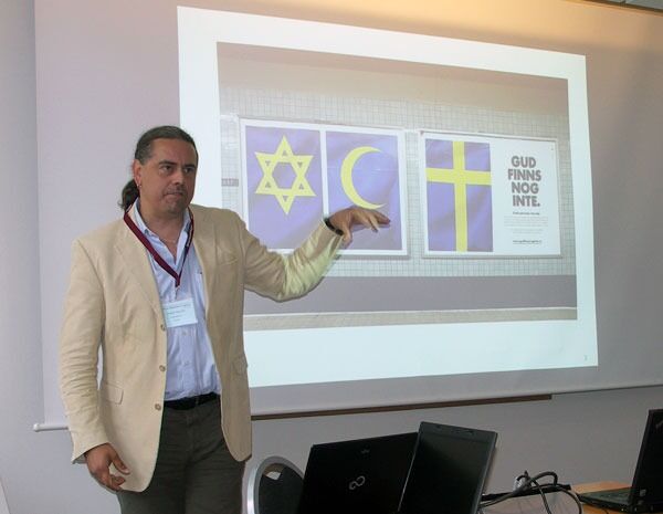 Christer Sturmark, generalsekretær i HEFs søsterorganisasjon i Sverige, Humanistera, fortalte om deres ateistkampanje, Gud finns nog inte.
 Foto: Even Gran