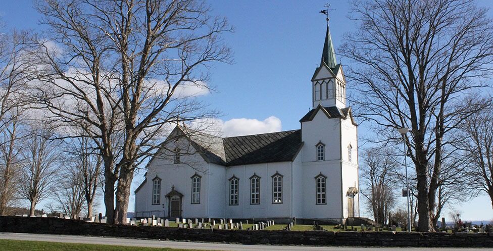 Frosta kirke i Nord-Trøndelag.
 Foto: Wikimedia commons @ NAPkjersti - Kj. Lie